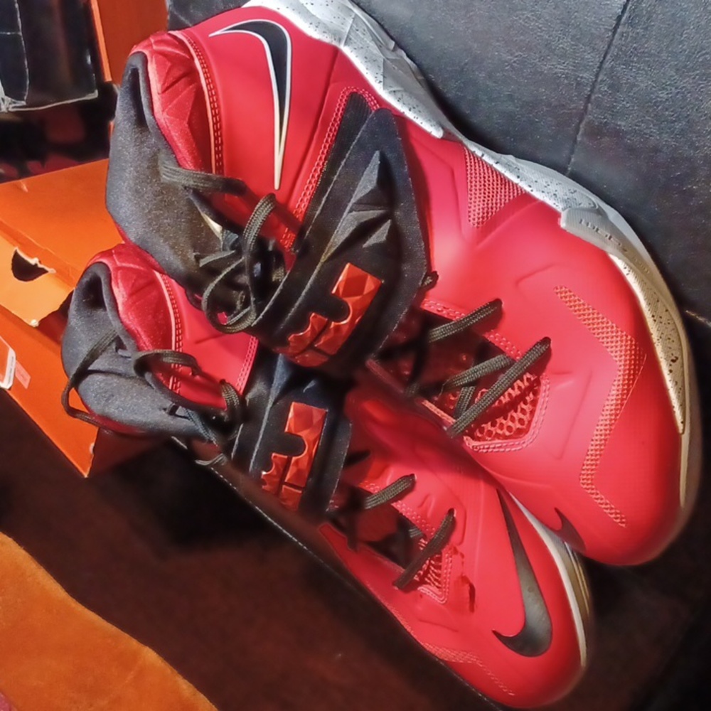 Nice LeBron Zoom Soldier Vll Laser Crimson --- Rare Color